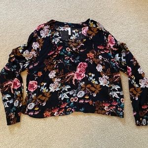 🎉Host Pick🎉 Xhilaration long sleeve floral shirt